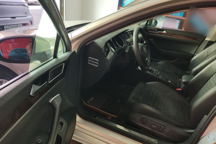 Used Volkswagen Magotan 2017 330TSI DSG Luxury Model Driver Seat