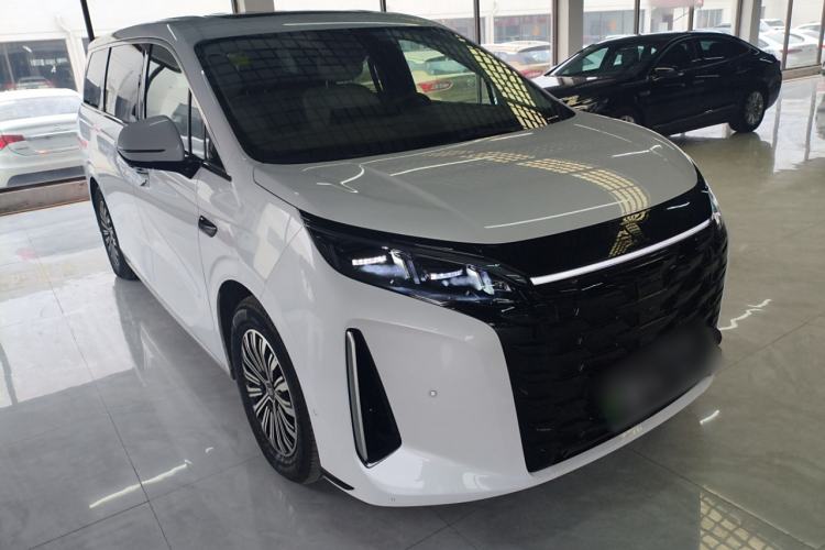 Used BYD Xia 2025 DM-i 1.5T 180km Beyond Edition Front Right 45 Deg