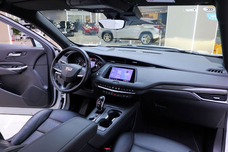 Used Cadillac XT4 2020 28T 4x4 Platinum Sport Edition Interior 4