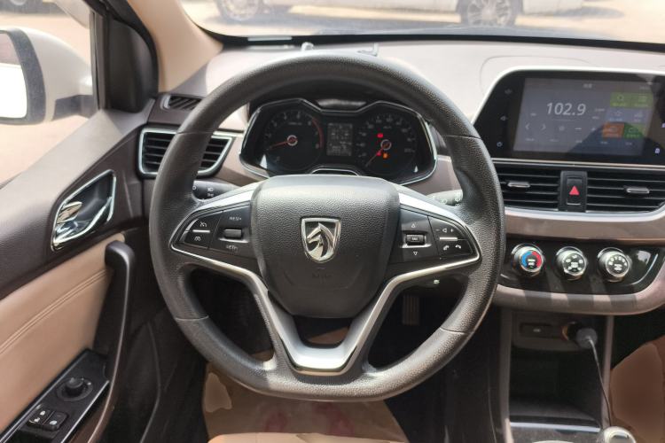 Used Baojun 310W 2017 1.5L Manual Fashion Edition China VI Steering Wheel