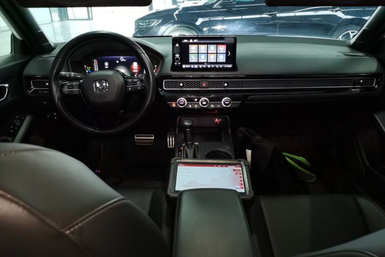 Used Honda Civic 2022 240TURBO CVT Dynamic Edition Center Console