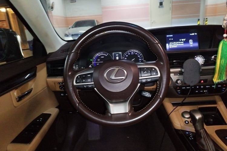 Used Lexus ES 2017 300h Mark Levinson Comfort Edition Steering Wheel