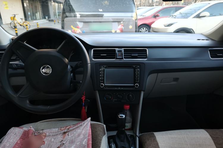 Used Skoda Rapid 2015 1.6L Automatic Smart Selection Model