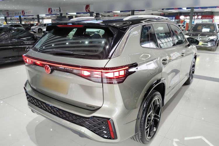 Used Volkswagen Tayron 2025 Tiguan L 380TSI 4Motion Luxury Easy Package Rear Right 45 Deg