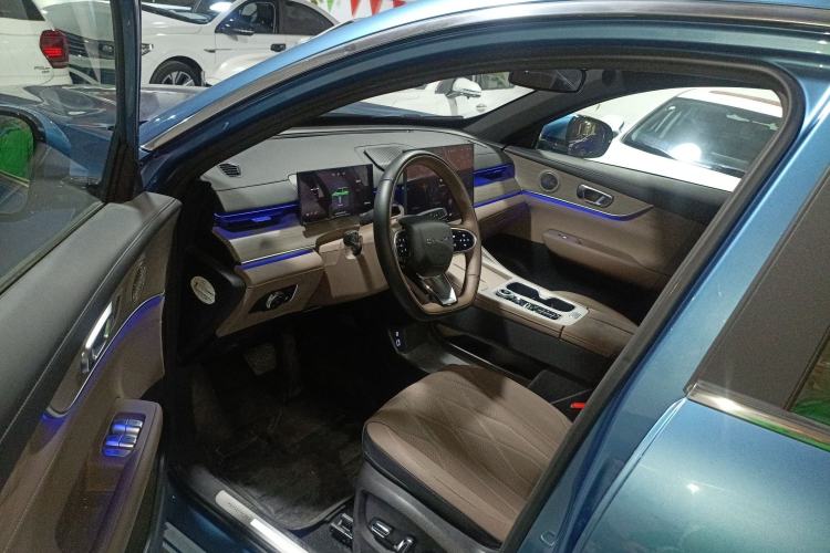 Used Chery Tiggo 8 PLUS C-DM 2025 1.5T 116 km Prestige Version 5 Seats
