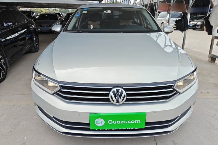 Used Volkswagen Magotan 2017 330TSI DSG Leading Model
