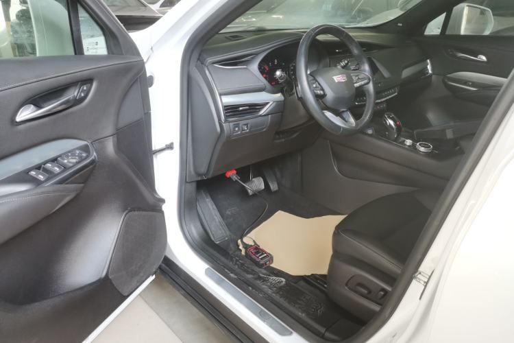 Used Cadillac XT4 2022 28T Two-Wheel-Drive Luxury Version
