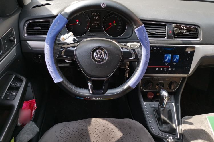 Used Volkswagen Gran Lavida 2015 1.6L Automatic Comfort Edition Steering Wheel