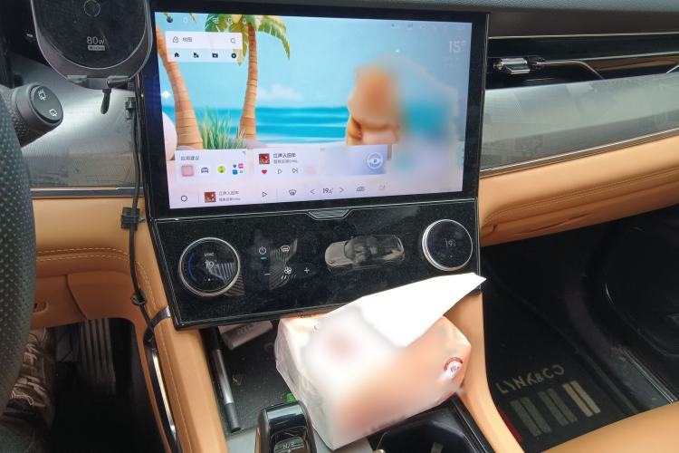 Used Lynk & Co 09 EM-P 2023 2.0TD EM-P Long-Range Version PM 7-Seater Audio And AC Panel