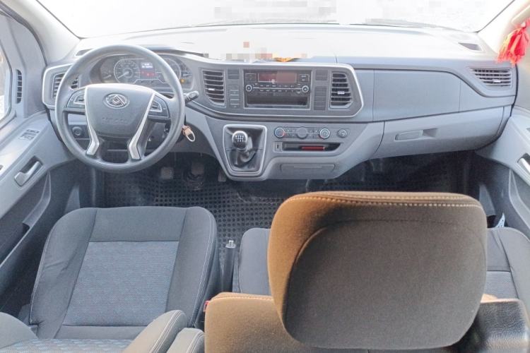 Used SAIC MAXUS Xintu V80 2023 2.0T Manual Classic Aoyuntong Long Wheelbase Mid-Height 6/7/8/9-Seater Center Console
