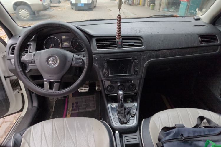 Used Volkswagen Cross Lavida 2014 1.4TSI DSG Center Console