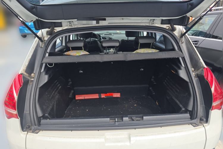 Used Peugeot 3008 2015 1.6THP Roland Garros Edition Trunk