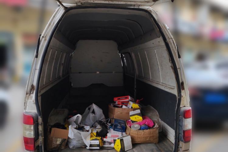 Used Foton Scenic 2014 2.5T Express Standard Long-Wheelbase High-Roof Version with 4J25TC Powertrain