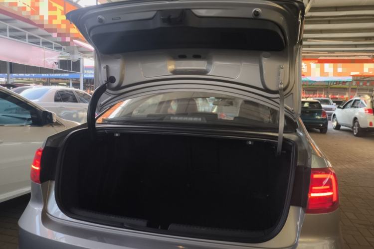 Used Volkswagen Sagitar 2017 230TSI Automatic Comfort Version
