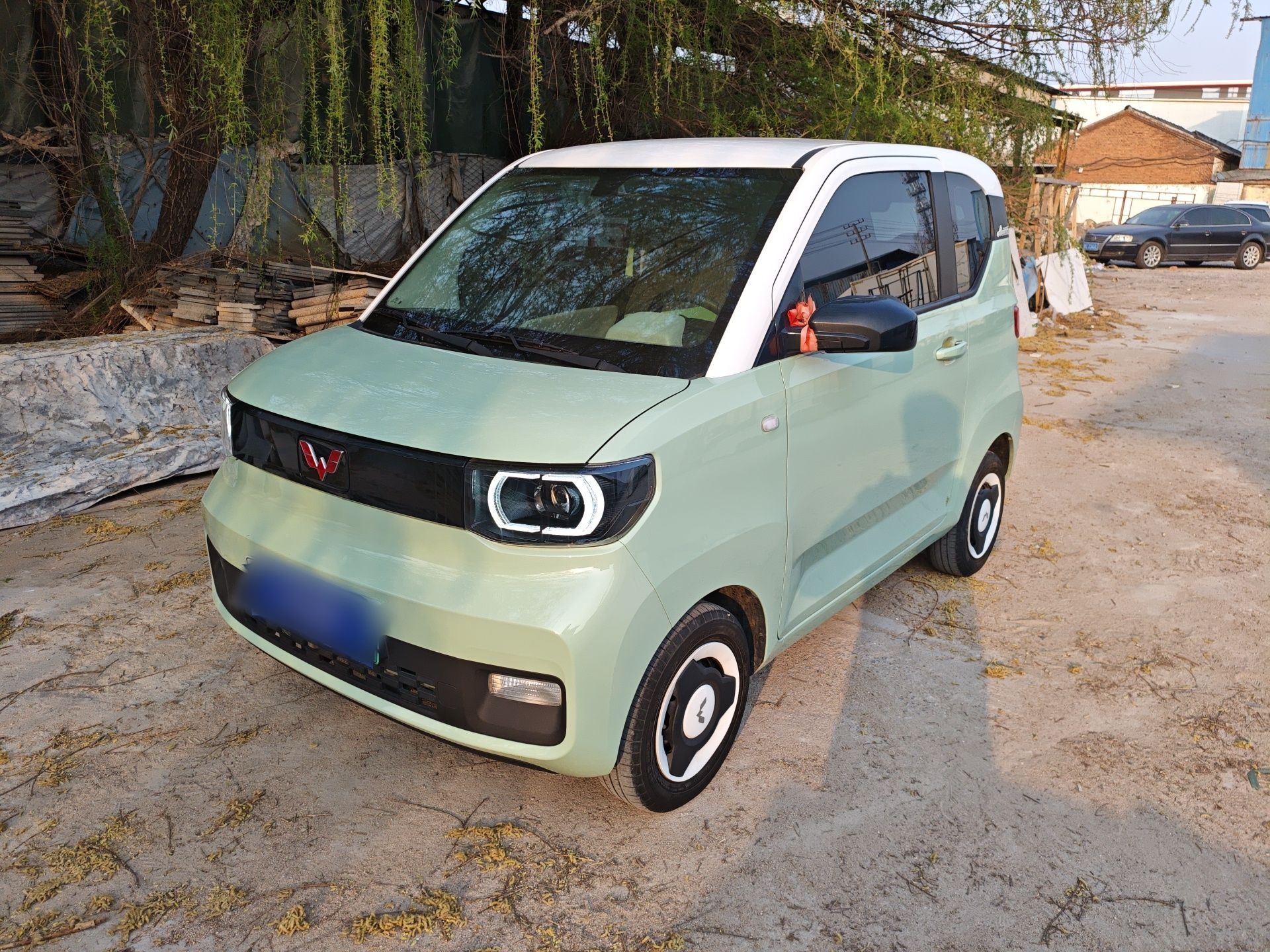 Под передней частью автомобиля