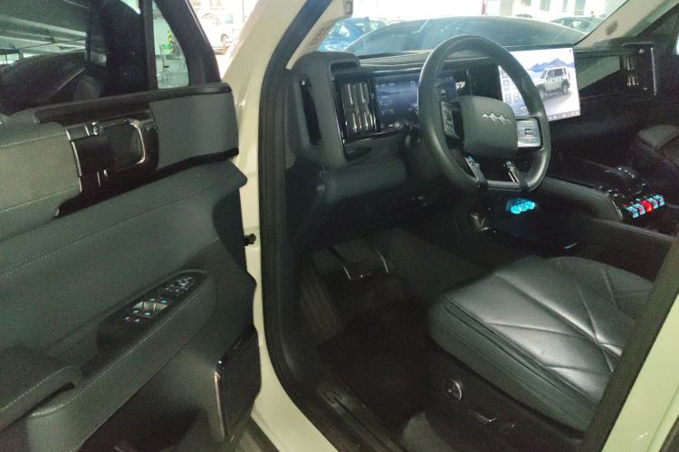 Used Formula Leopard 5 2023 Navigator Edition
