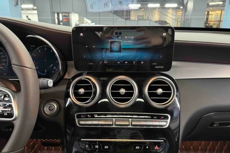 Used Mercedes-Benz GLC 2021 GLC 260 L 4MATIC Dynamic Edition Audio And AC Panel