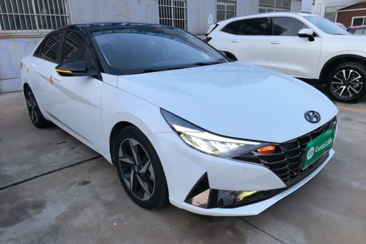 Used Hyundai Elantra 2021 1.5L CVT LUX Prestige Edition Front Right 45 Deg