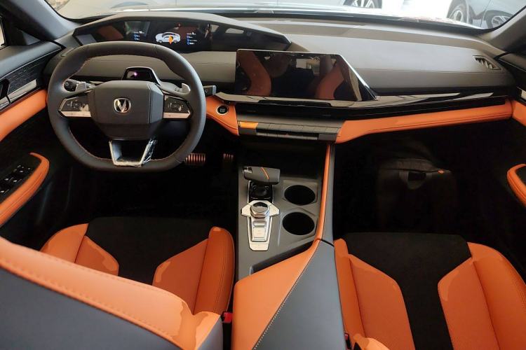 Used Changan UNI-V 2025 1.5T 500Bar High-Energy Sport Edition
