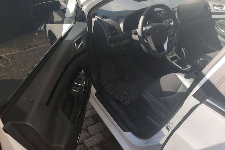 Used BYD e5 2016 300 Luxury Edition Driver Seat