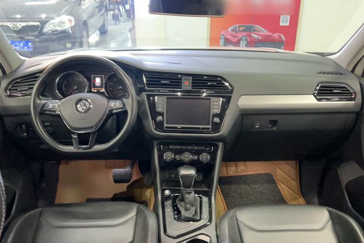 Used Volkswagen Tiguan L 2018 330TSI Automatic Two-Wheel Drive Comfort Edition Center Console