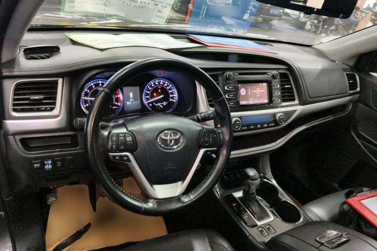 Used Toyota Highlander 2015 2.0T Four-Wheel Drive Luxury Edition 7-Seater Center Console