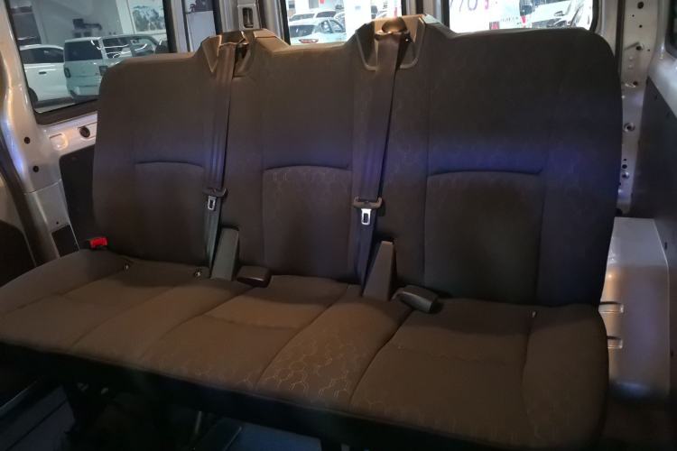 Used JMC Fushun 2023 2.0T Manual Short-Wheelbase Low-Roof Commercial Multi-Purpose Passenger Vehicle 6 Seats with Dual-Opening Tailgate