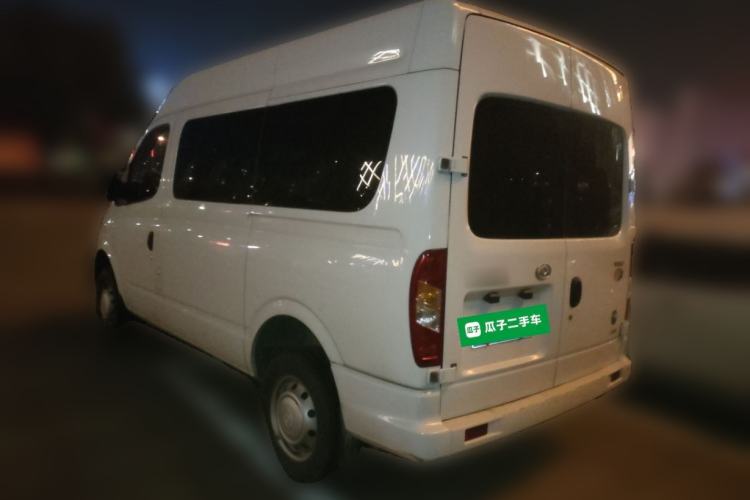 Used SAIC MAXUS Xintu V80 2023 2.0T AMT Classic Aoyuntong Short Wheelbase Mid-Roof 5/6-Seater Exterior 3