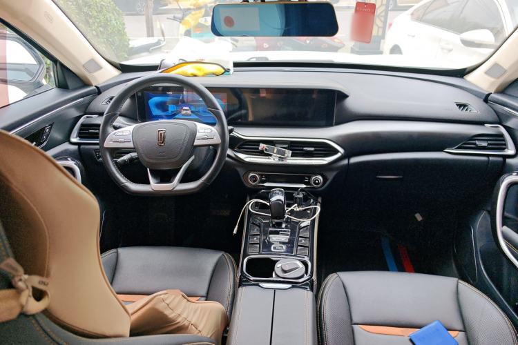 Used Bestune T77 2019 230 TID Automatic Prestige Version China V Emission Standard Center Console