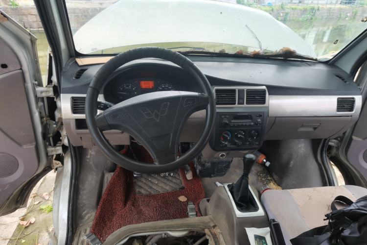 Used Wuling Rongguang 2011 1.2L Standard Version Center Console