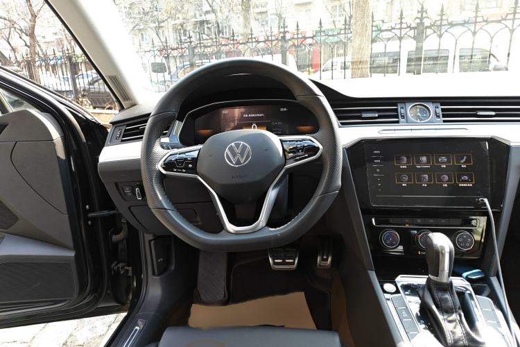 Used Volkswagen Magotan 2023 2 Million Units Limited-Edition 280TSI DSG Comfort Version Steering Wheel