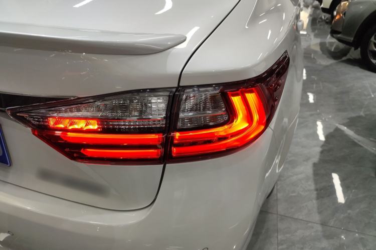 Used Lexus ES 2015 300h Comfort Edition
