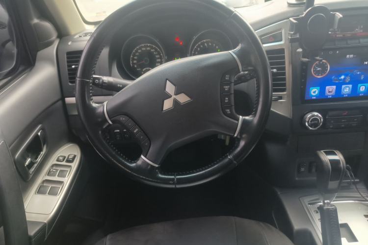 Used Mitsubishi Pajero 2015 3.0L Automatic Elite Overdrive Version China IV Standard
