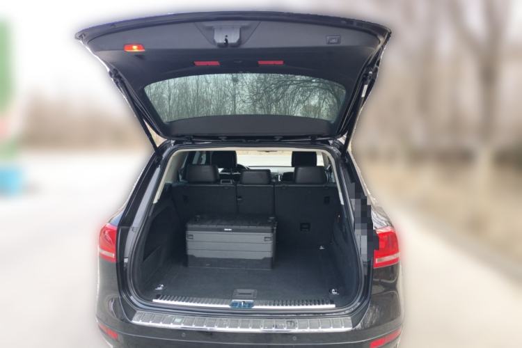 Used Volkswagen Touareg 2011 3.0 TDI Diesel Standard Version Trunk