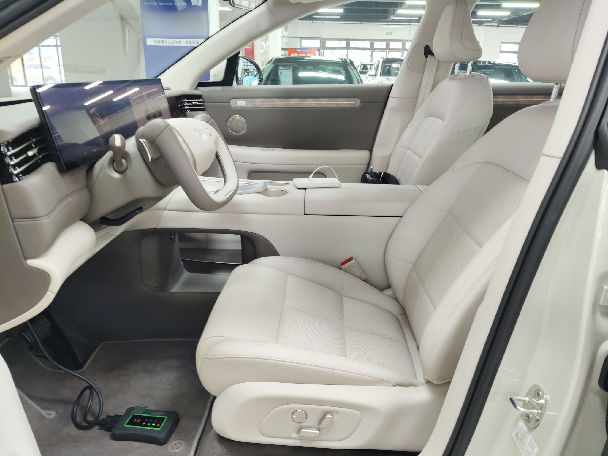 Переднее сиденье в автомобиле