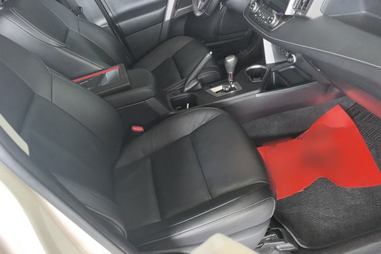 Used Toyota RAV4 2019 2.0L CVT Two-Wheel Drive ZhiShang Version China VI Standard
