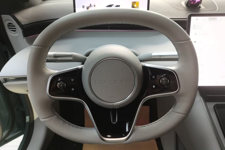 Used Hima Luxeed S7 2025 705 km Pro
