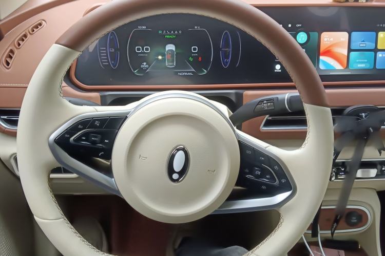 Used ORA Good Cat 2023 401 km Standard Range Luxury Version Lithium Iron Phosphate Steering Wheel