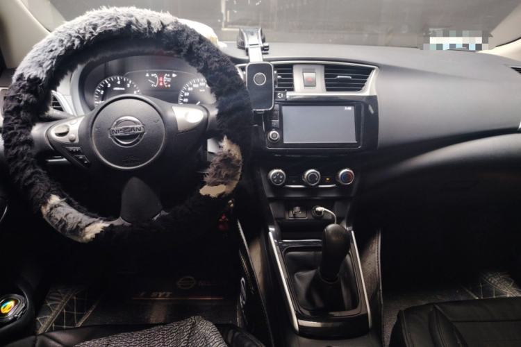 Used Nissan Sylphy 2021 Classic 1.6XL Manual Luxury Edition Center Console