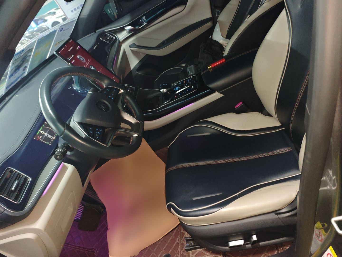 Переднее сиденье в автомобиле