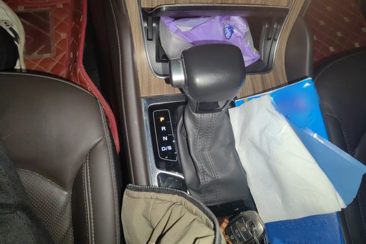 Used Roewe RX8 2019 30T Smart Connectivity Two-Wheel Drive Supreme Flagship Edition
