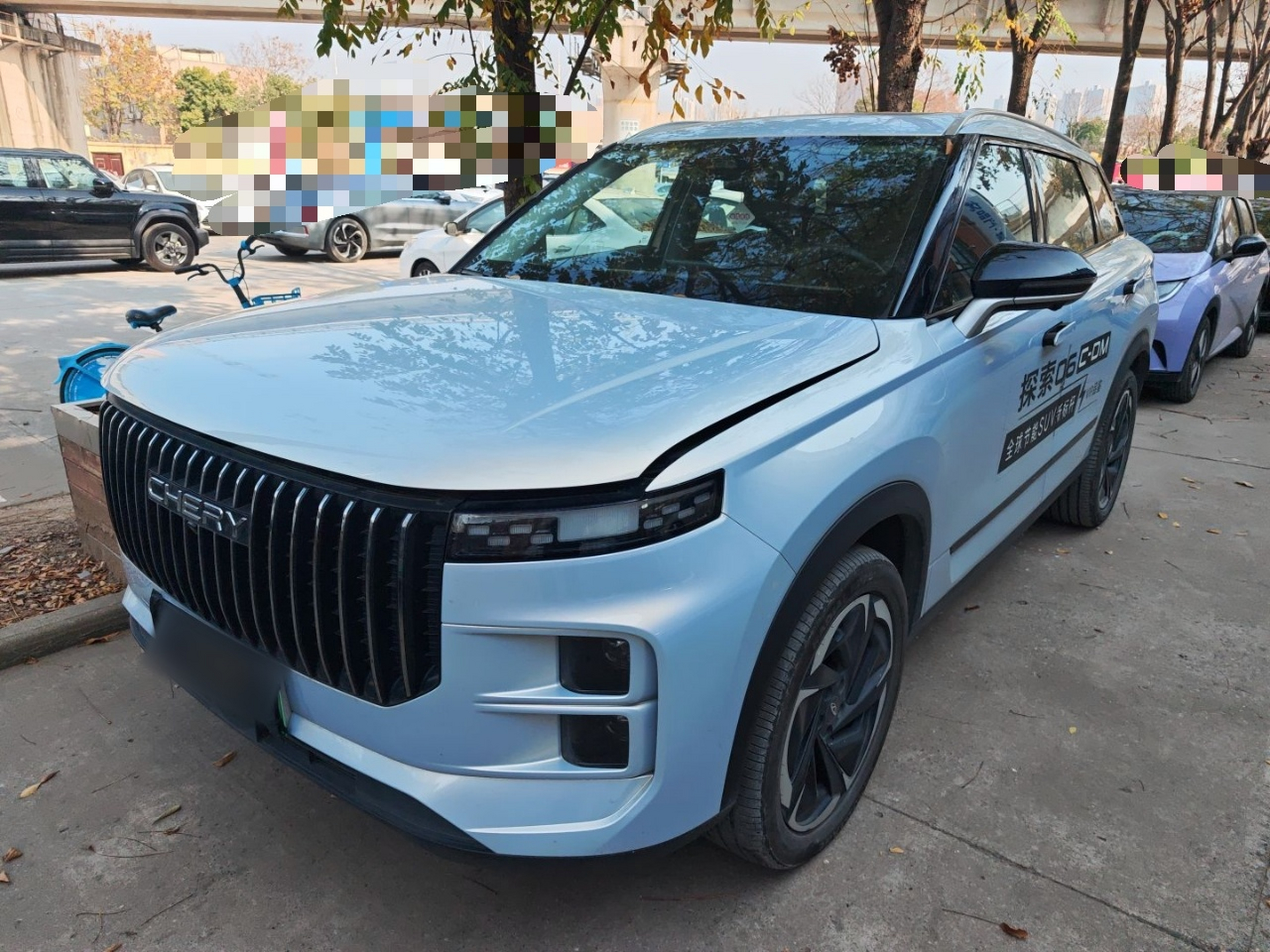 Под передней частью автомобиля