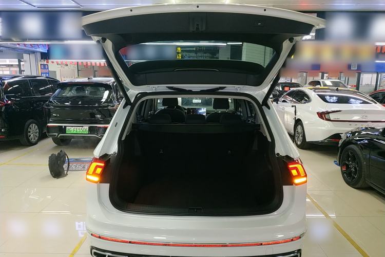 Used Volkswagen Tiguan L 2025 Model Outstanding Version 330TSI Automatic Two-Wheel Drive R-Line Longyao Edition
