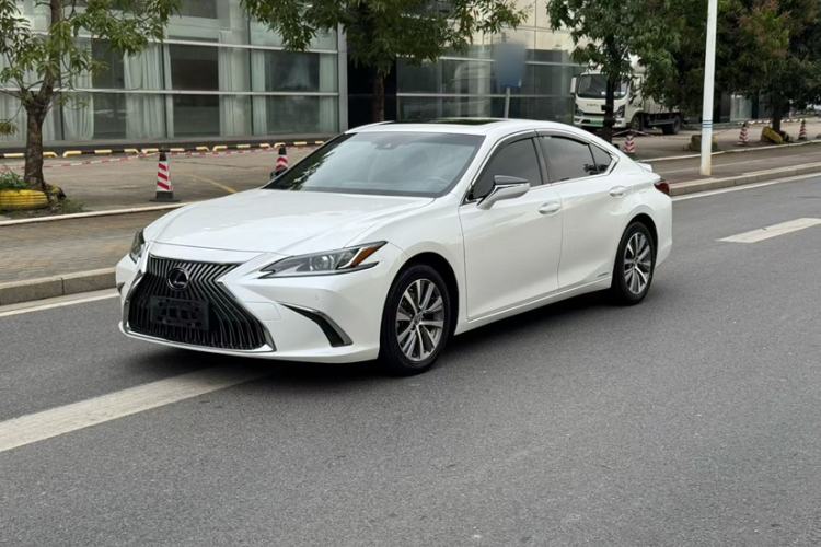 Used Lexus ES 2018 300h Premier Edition China VI Standard