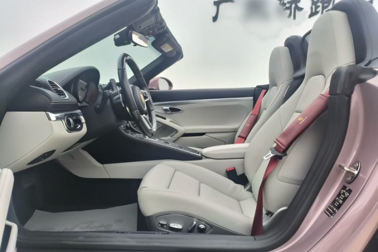 Used Porsche 718 2022 Boxster 2.0T Interior 3