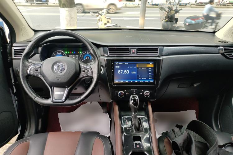 Used Dongfeng Fengon 580 2017 Revised Version 1.5T CVT Luxury Edition Center Console