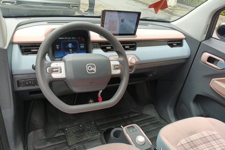 Used Chery QQ Ice Cream 2024 Youth Edition 205km Milkshake Center Console