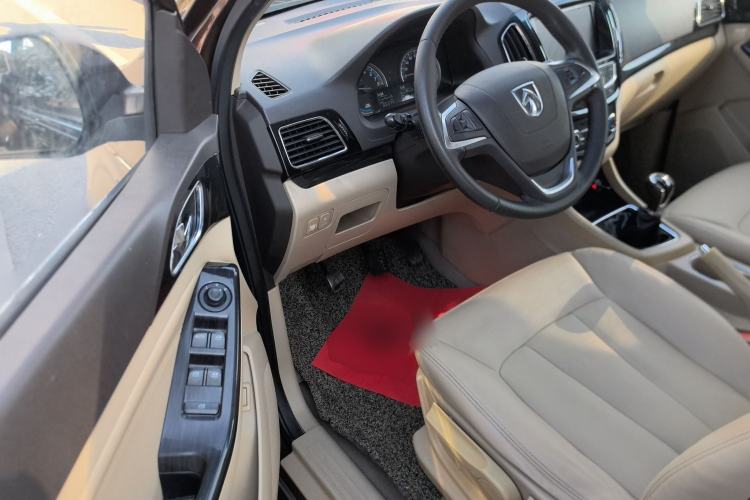 Used Baojun 730 2015 1.8L Manual Luxury Navigation ESP Version 7-seater
