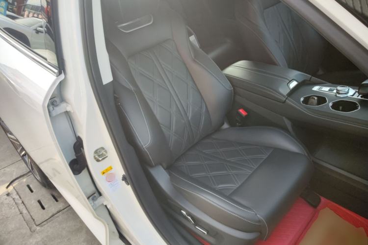 Used Changan UNI-K 2023 2.0T Two-Wheel Drive Yue Ling Trim