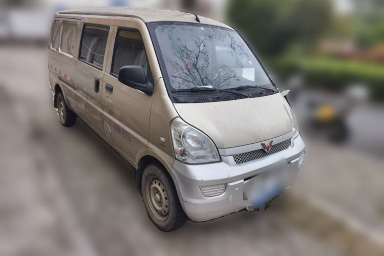 Used Wuling Rongguang 2019 1.5L Extended-Body Van Base Model with 5 Seats Front Right 45 Deg